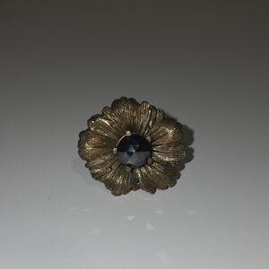 Elegant Gold and Black Floral Ring